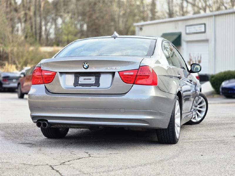 BMW 3-Series 328i SA 2011