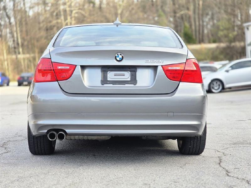 BMW 3-Series 328i SA 2011