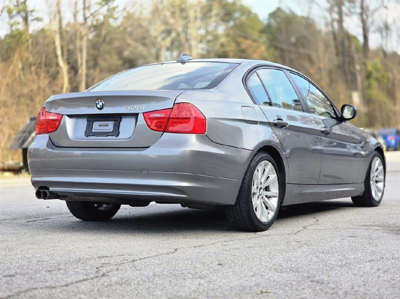 BMW 3-Series 328i SA 2011