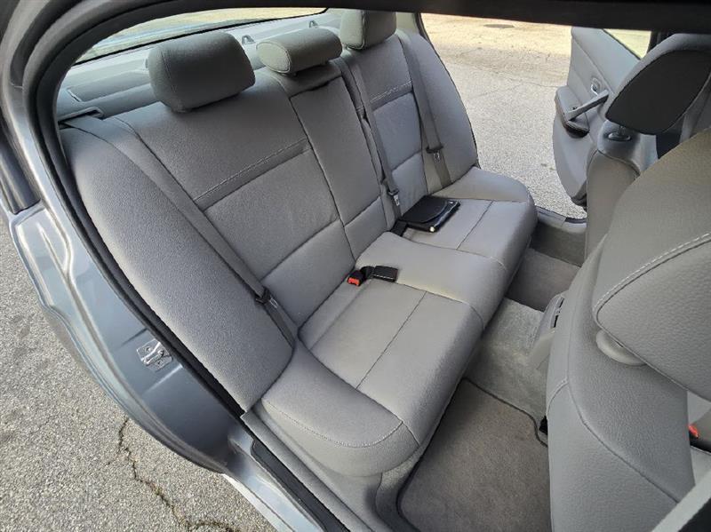 BMW 3-Series 328i SA 2011