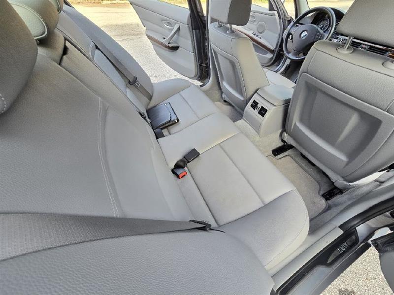 BMW 3-Series 328i SA 2011