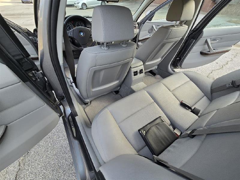 BMW 3-Series 328i SA 2011