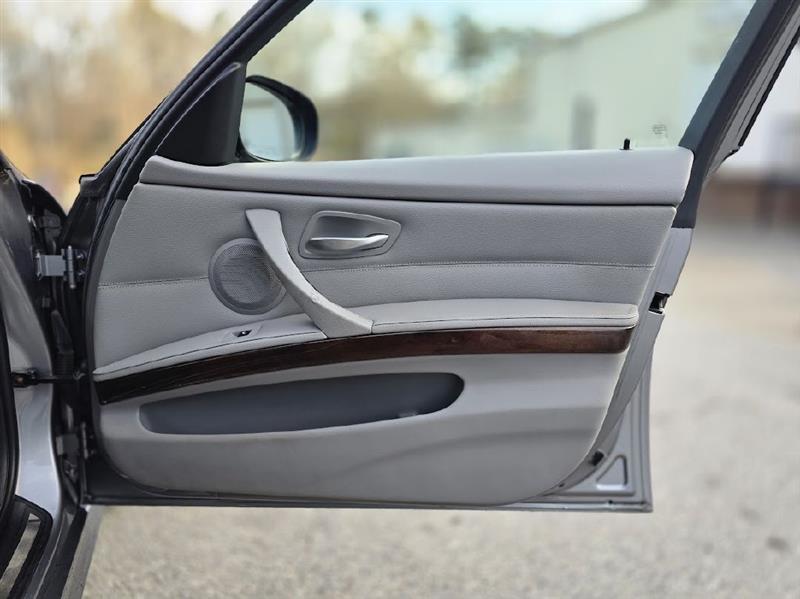 BMW 3-Series 328i SA 2011