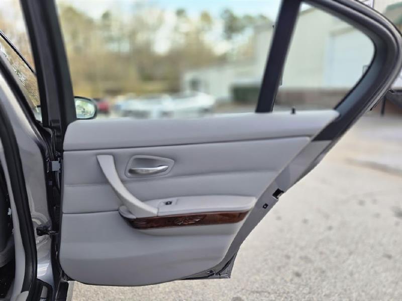 BMW 3-Series 328i SA 2011