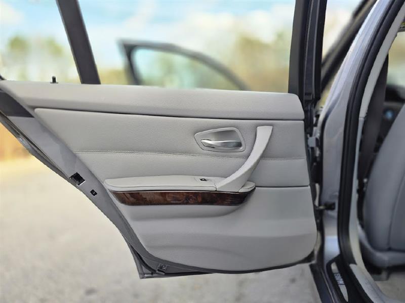 BMW 3-Series 328i SA 2011