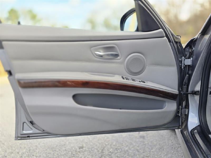 BMW 3-Series 328i SA 2011