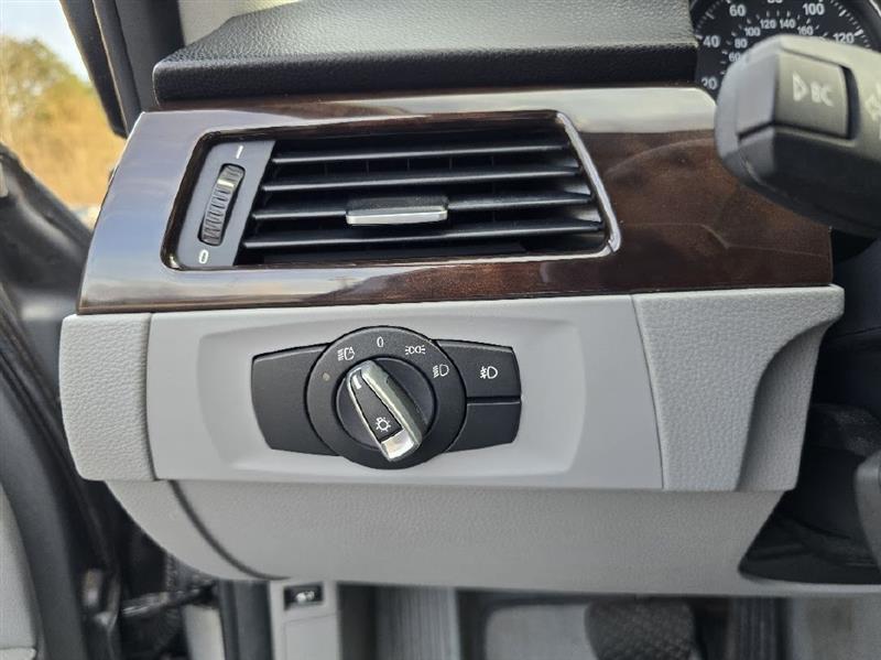 BMW 3-Series 328i SA 2011