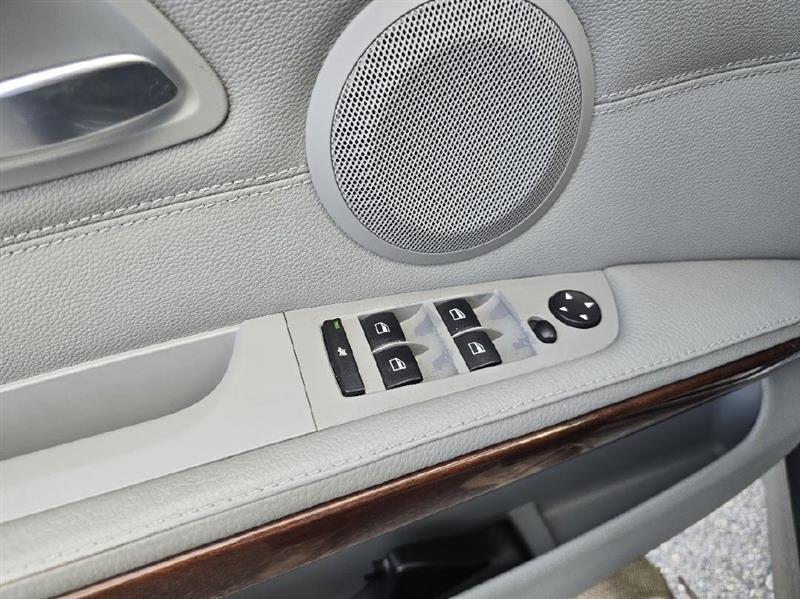 BMW 3-Series 328i SA 2011