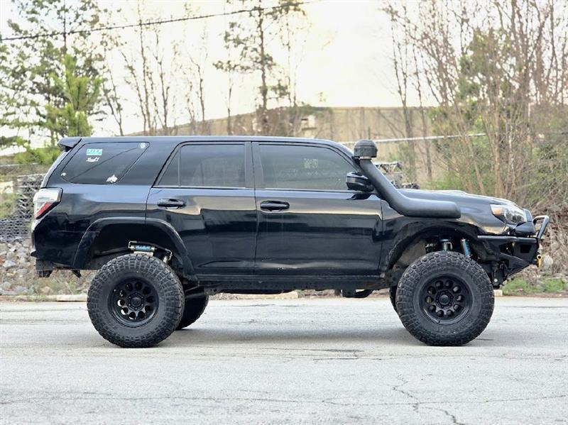 Toyota 4Runner SR5 4WD 2020