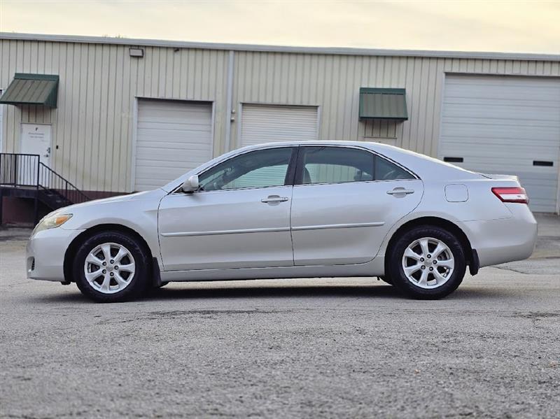 Toyota Camry Base 6-Spd AT 2011