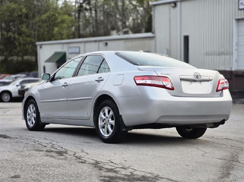 Toyota Camry Base 6-Spd AT 2011