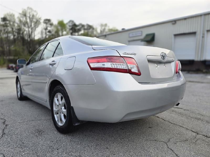 Toyota Camry Base 6-Spd AT 2011