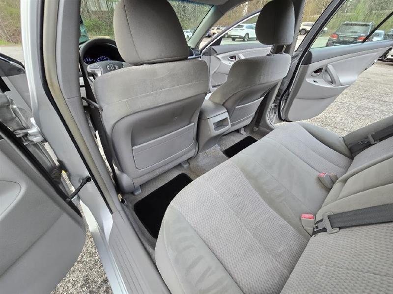 Toyota Camry Base 6-Spd AT 2011