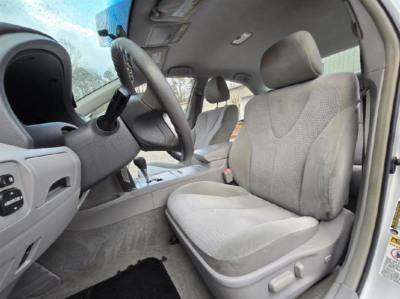 Toyota Camry Base 6-Spd AT 2011