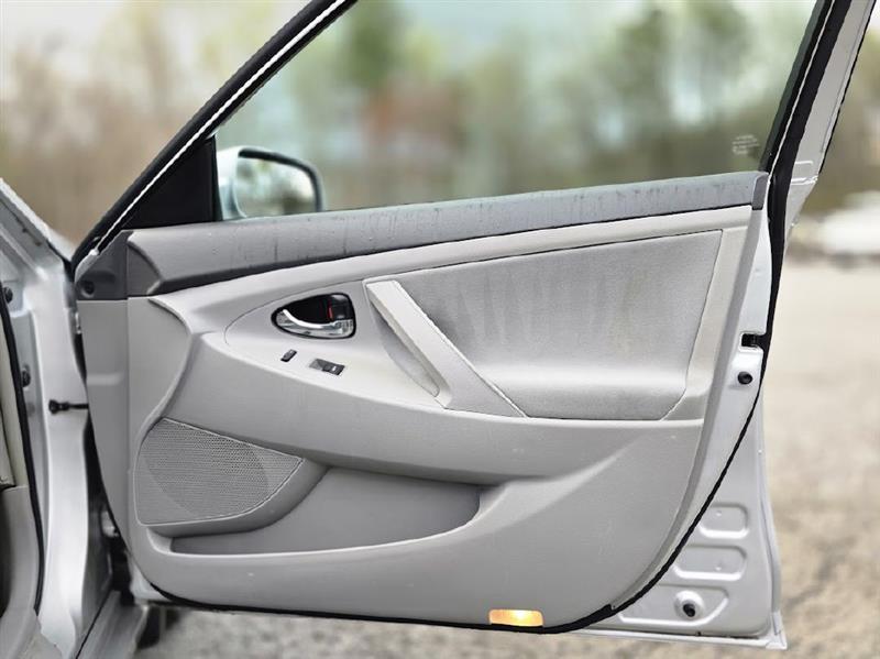 Toyota Camry Base 6-Spd AT 2011