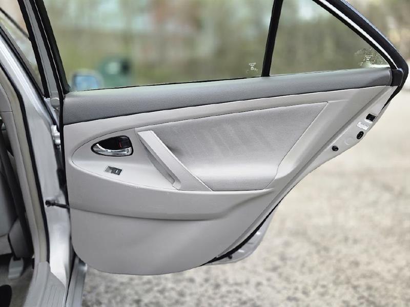 Toyota Camry Base 6-Spd AT 2011