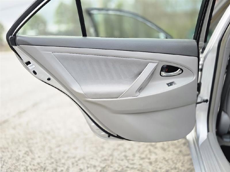 Toyota Camry Base 6-Spd AT 2011