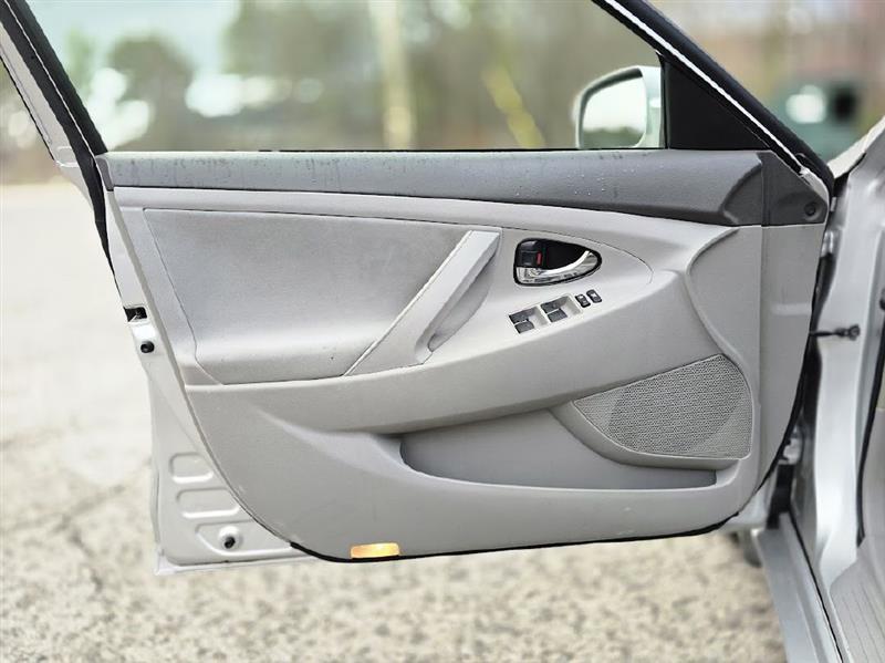 Toyota Camry Base 6-Spd AT 2011