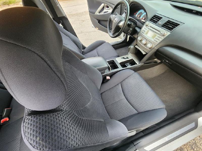 Toyota Camry SE 6-Spd MT 2010