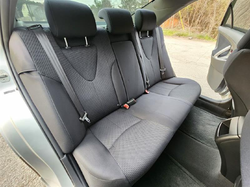 Toyota Camry SE 6-Spd MT 2010