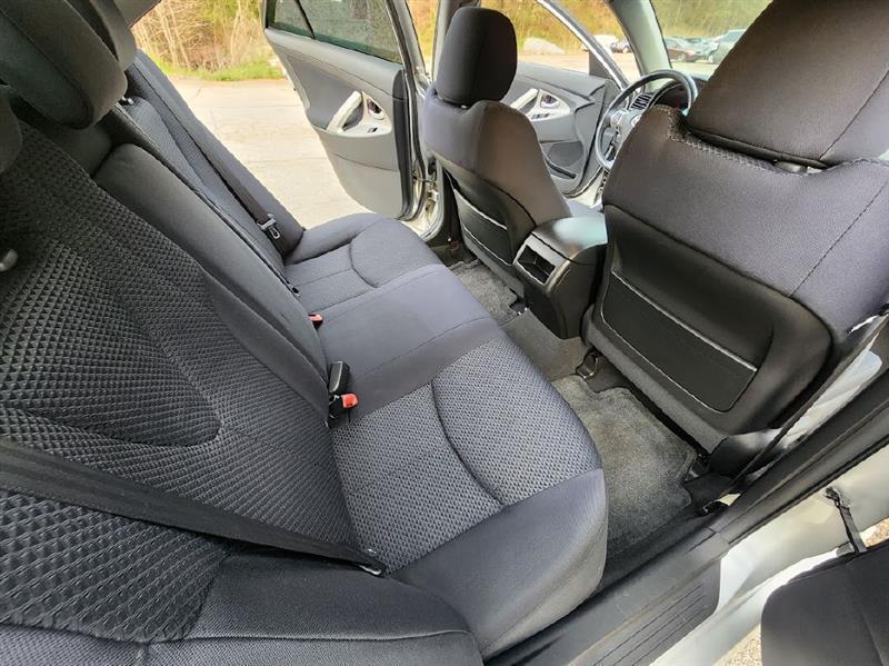 Toyota Camry SE 6-Spd MT 2010