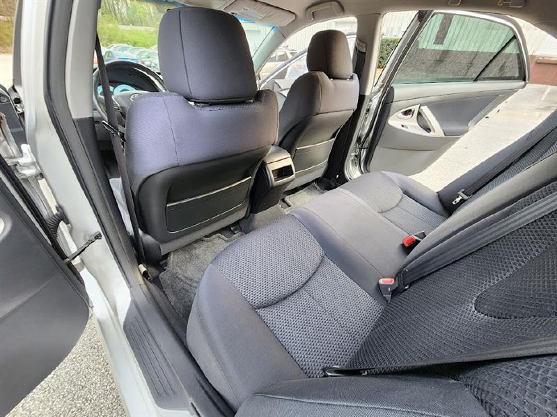 Toyota Camry SE 6-Spd MT 2010