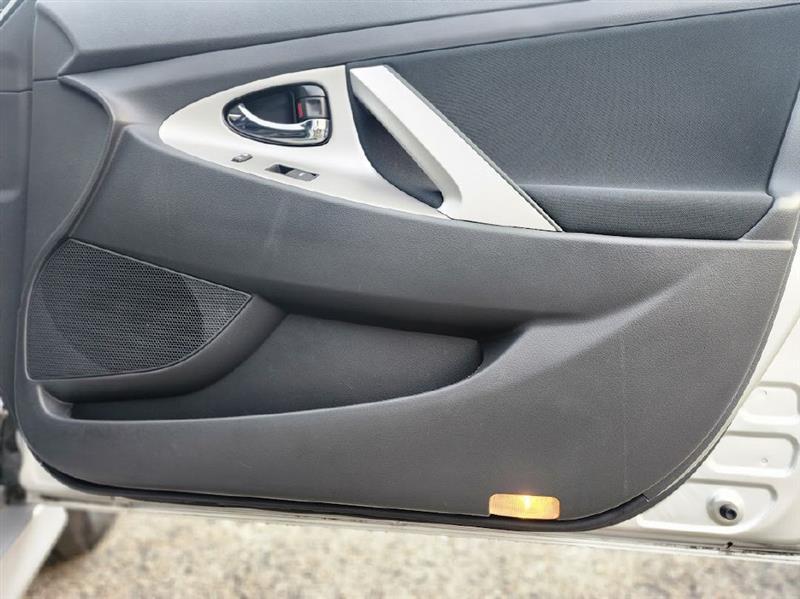 Toyota Camry SE 6-Spd MT 2010