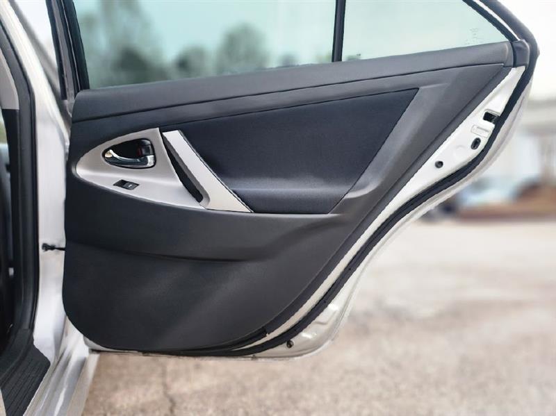 Toyota Camry SE 6-Spd MT 2010