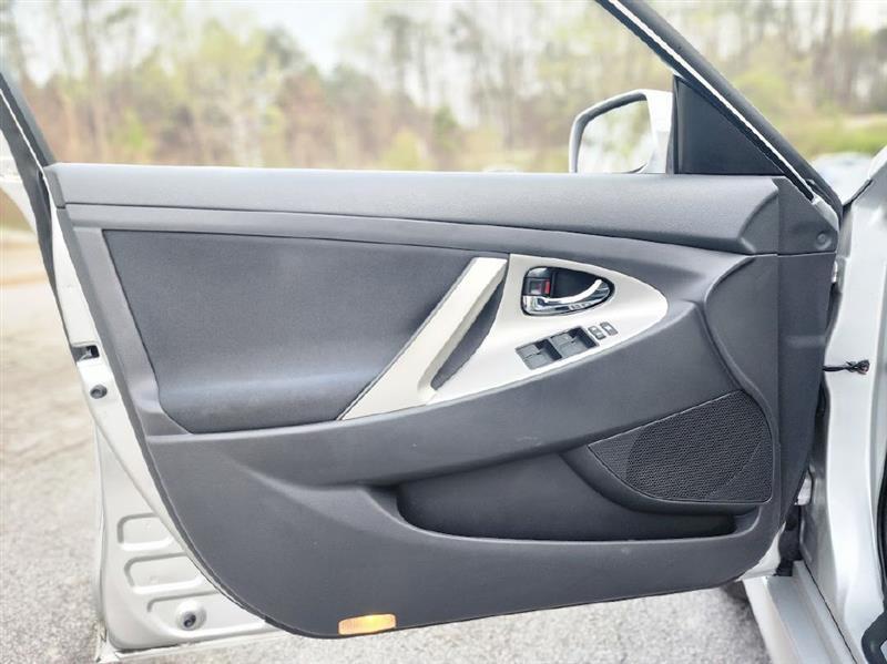 Toyota Camry SE 6-Spd MT 2010