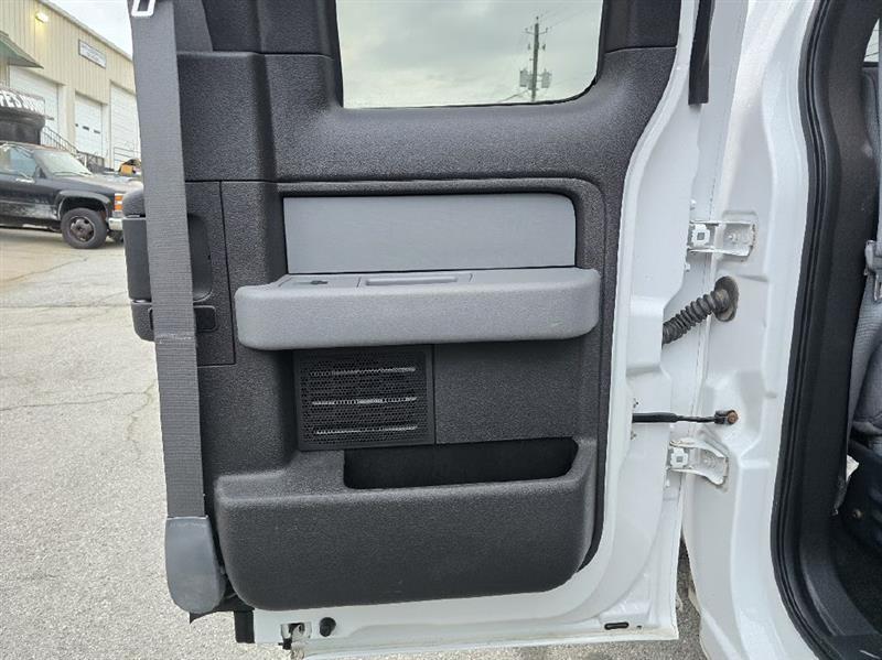 Ford F-150 XL SuperCab 8-ft. Bed 4WD 2013