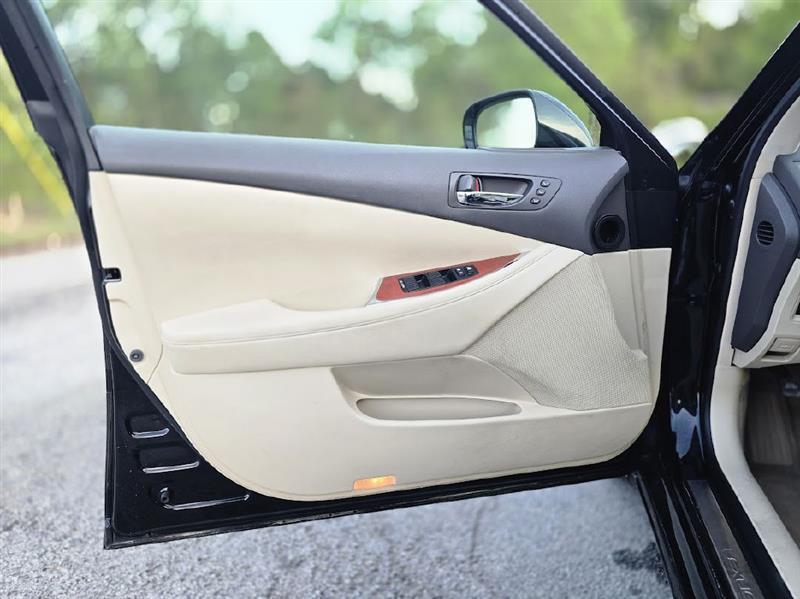 Lexus ES 350 Sedan 2012