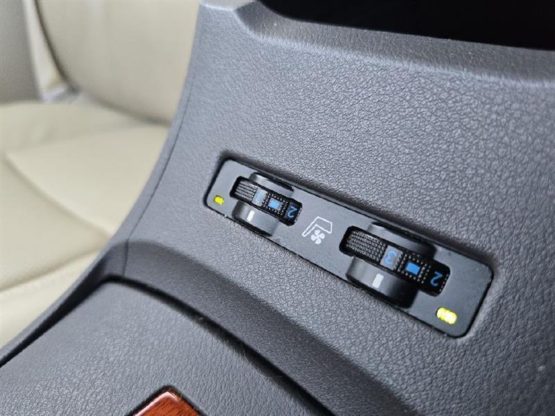 Lexus ES 350 Sedan 2012