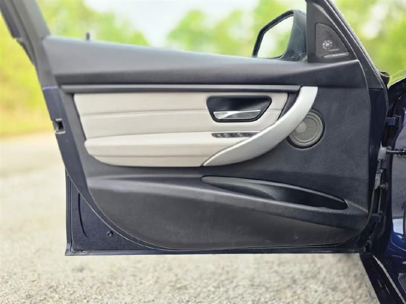 BMW 3-Series 328i Sedan 2012