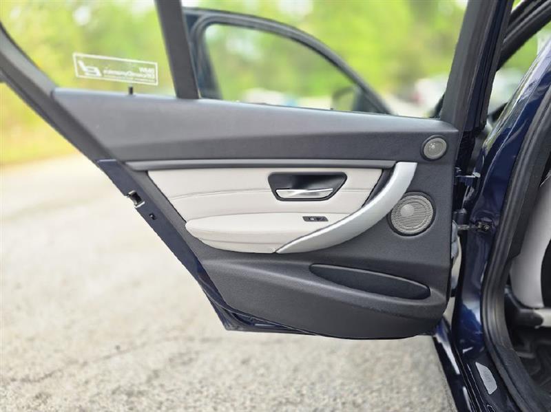 BMW 3-Series 328i Sedan 2012