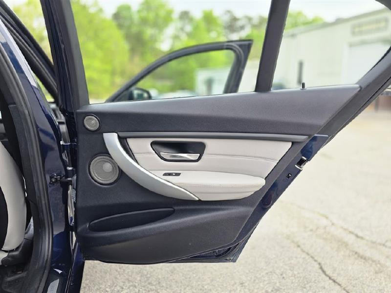 BMW 3-Series 328i Sedan 2012