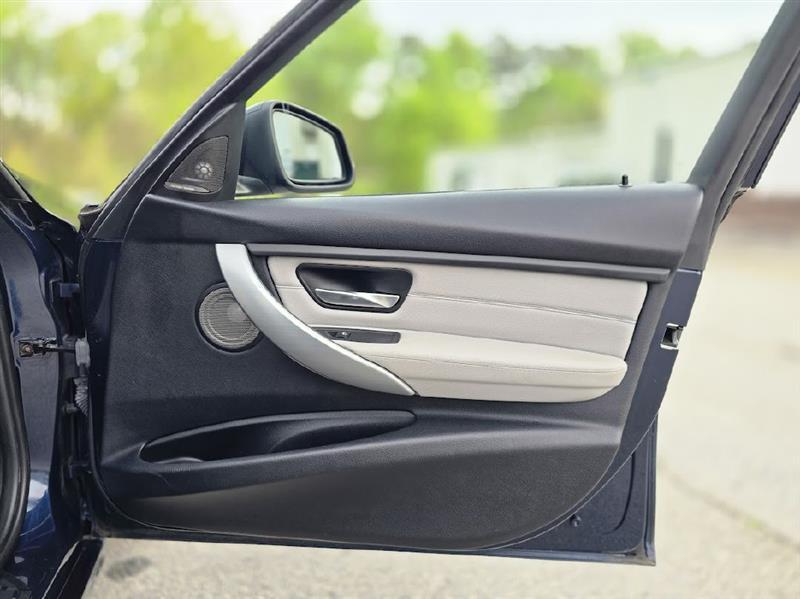 BMW 3-Series 328i Sedan 2012