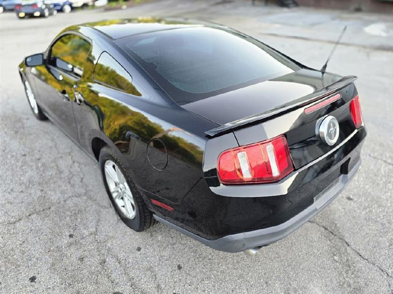 Ford Mustang V6 Coupe 2012