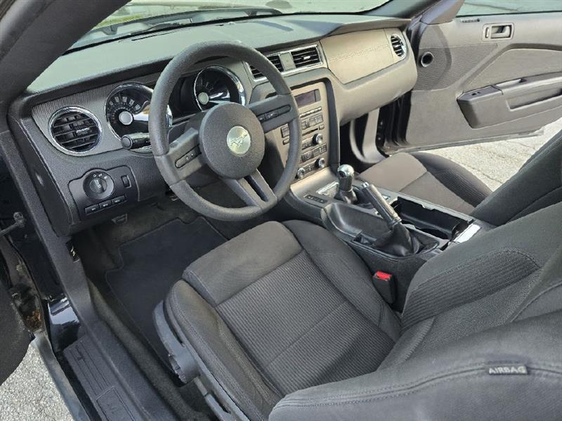 Ford Mustang V6 Coupe 2012