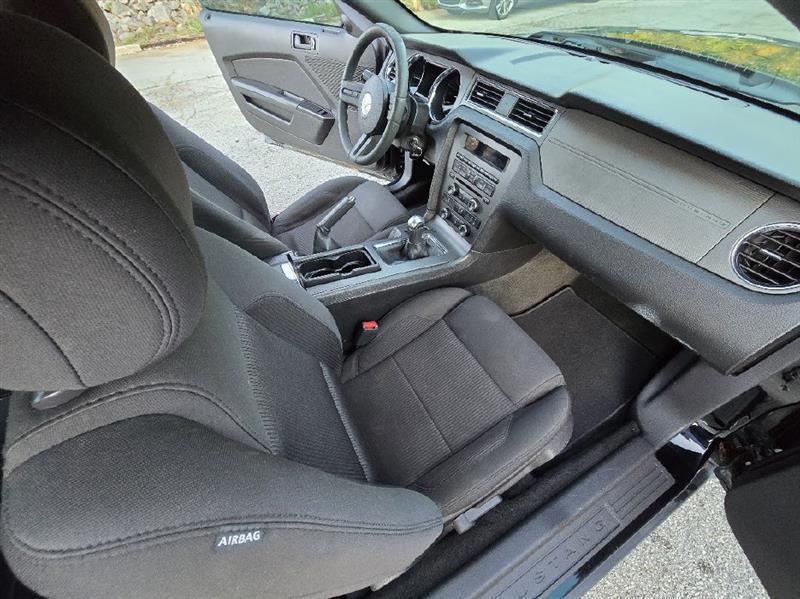 Ford Mustang V6 Coupe 2012