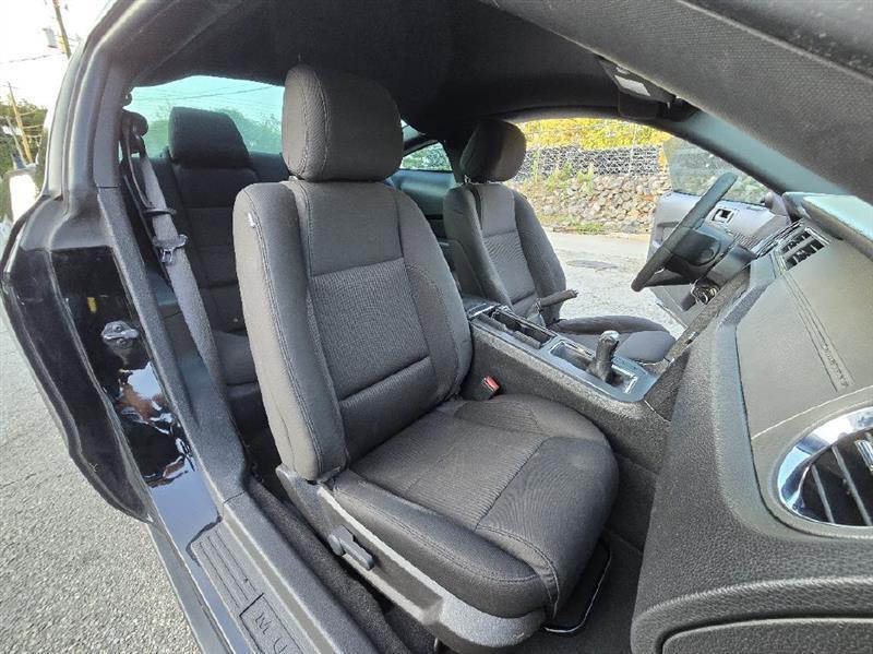 Ford Mustang V6 Coupe 2012