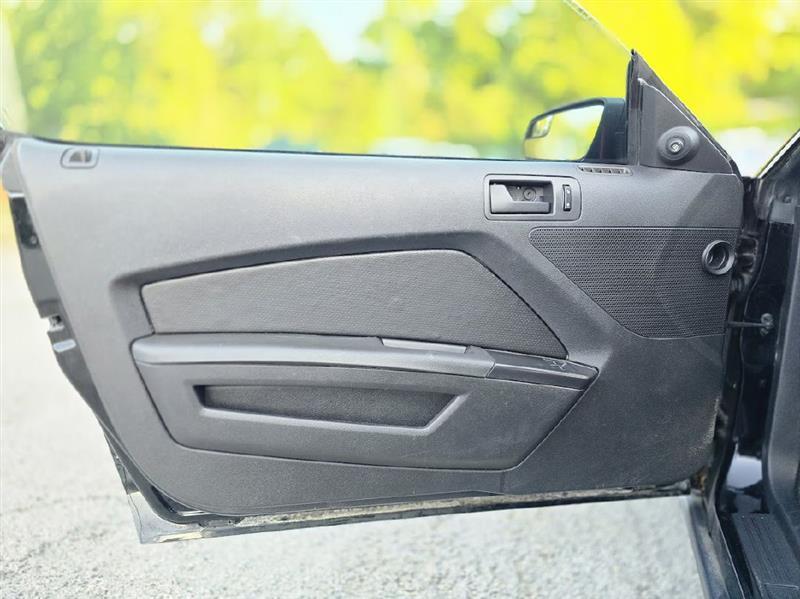 Ford Mustang V6 Coupe 2012