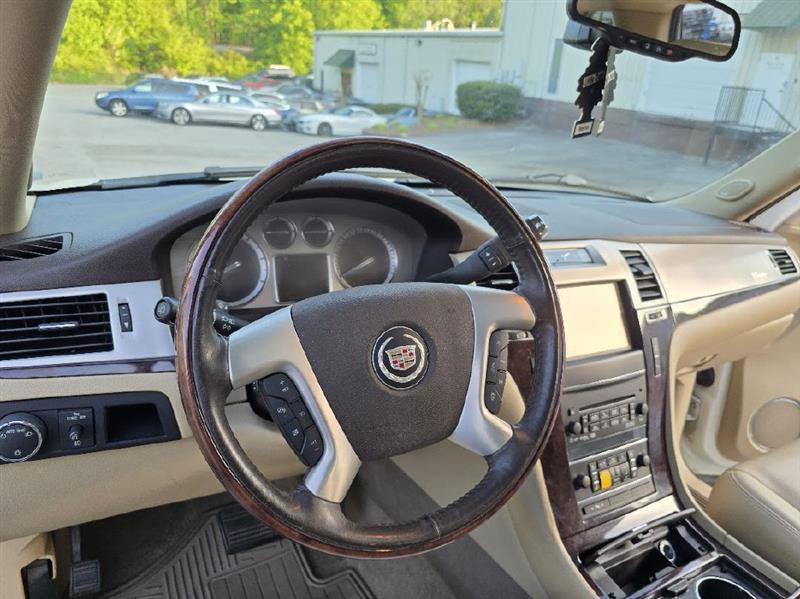 Cadillac Escalade ESV 2WD Luxury 2013