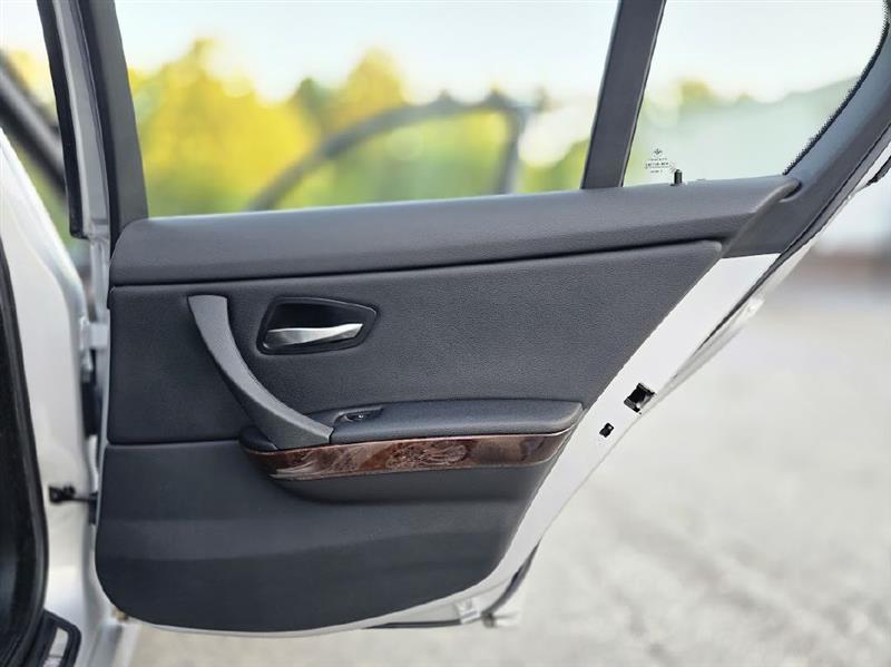 BMW 3-Series 328i 2009