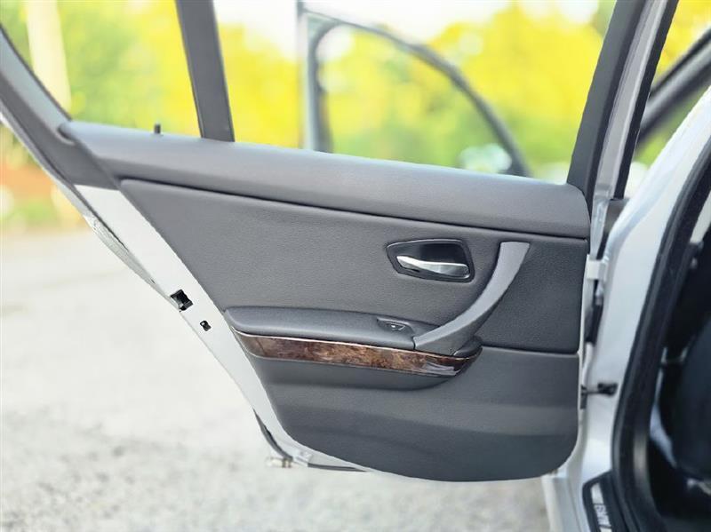 BMW 3-Series 328i 2009