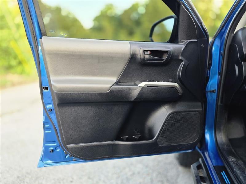 Toyota Tacoma SR5 Double Cab Long Bed V6 6AT 2WD 2017