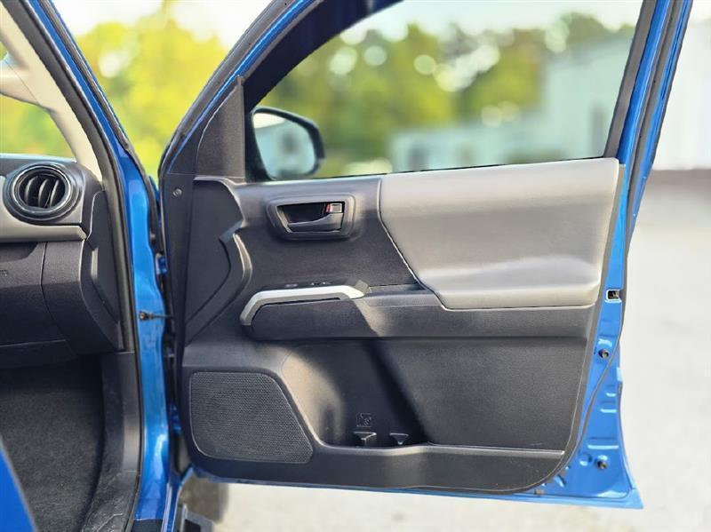 Toyota Tacoma SR5 Double Cab Long Bed V6 6AT 2WD 2017