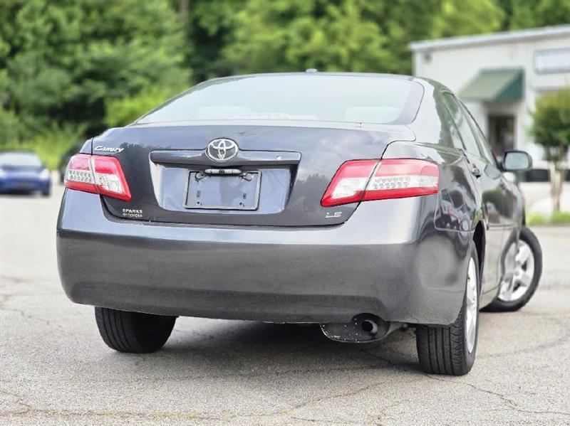 Toyota Camry SE 6-Spd MT 2010