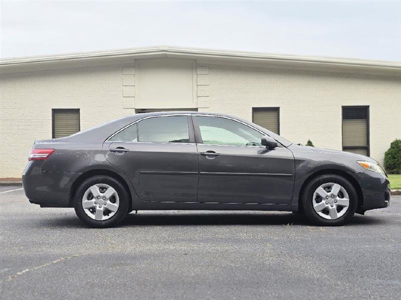 Toyota Camry SE 6-Spd MT 2010