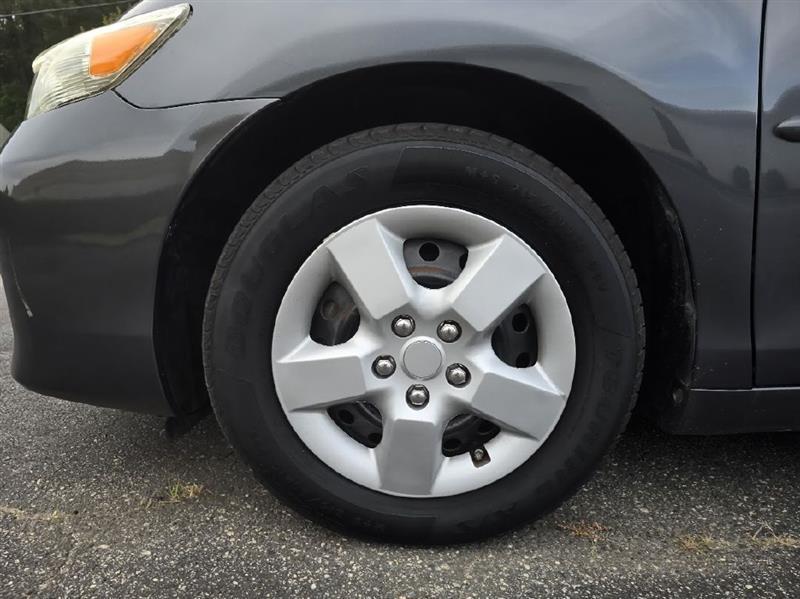 Toyota Camry SE 6-Spd MT 2010