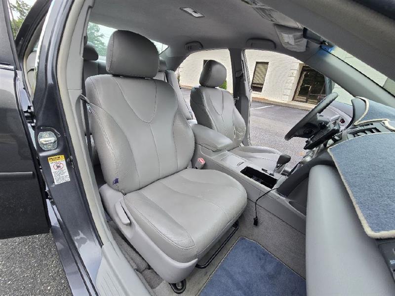 Toyota Camry SE 6-Spd MT 2010